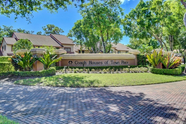 view of community / neighborhood sign