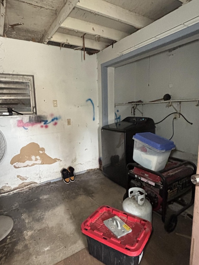 garage featuring washer / dryer