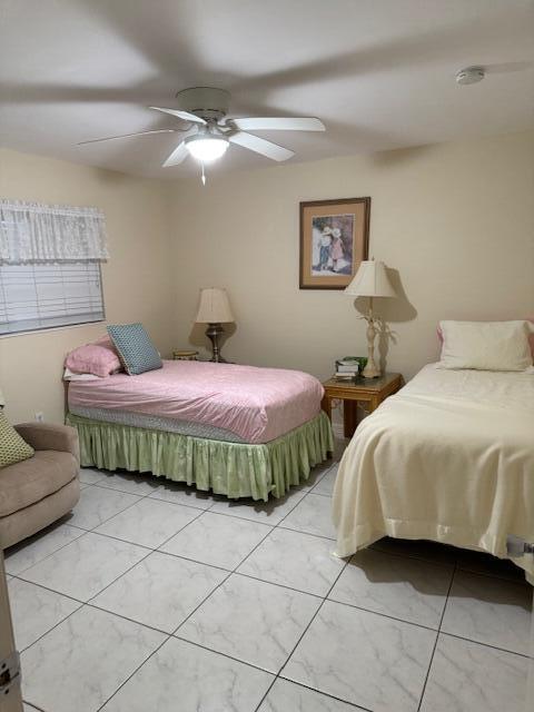 bedroom with ceiling fan