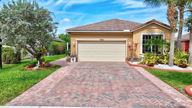 view of front of home featuring a front lawn and a garage