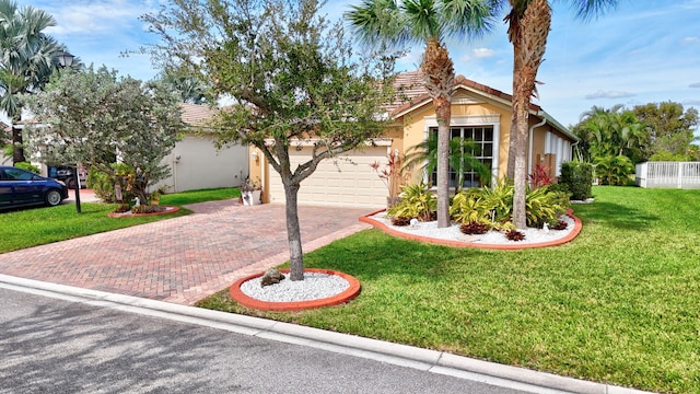 view of front of house featuring a front lawn and a garage