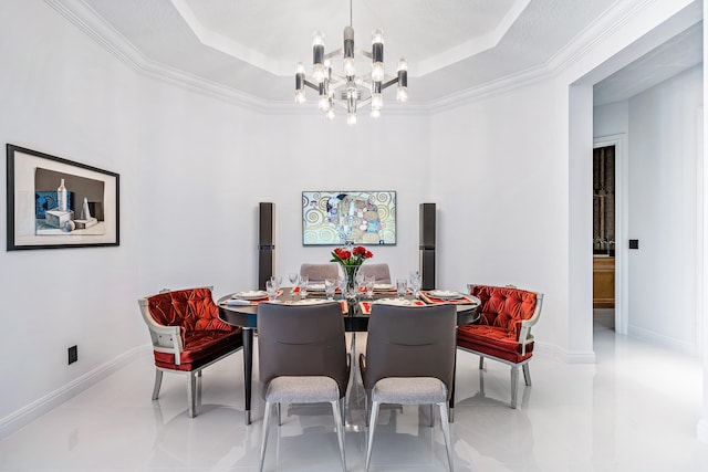 dining room featuring a raised ceiling, ornamental molding, and an inviting chandelier