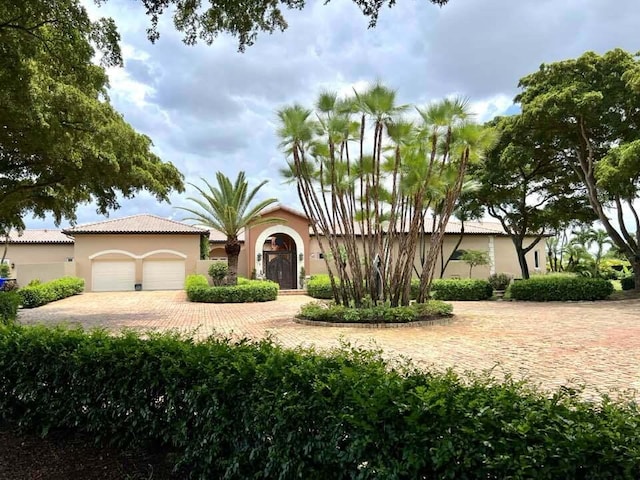 view of front of property featuring a garage