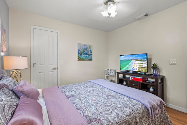 bedroom featuring hardwood / wood-style flooring, a closet, and ceiling fan