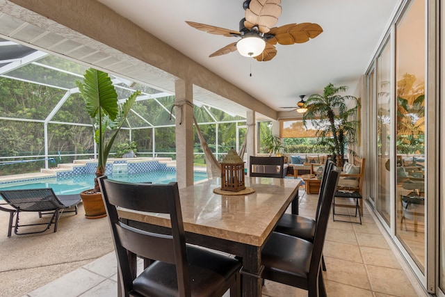 sunroom with ceiling fan