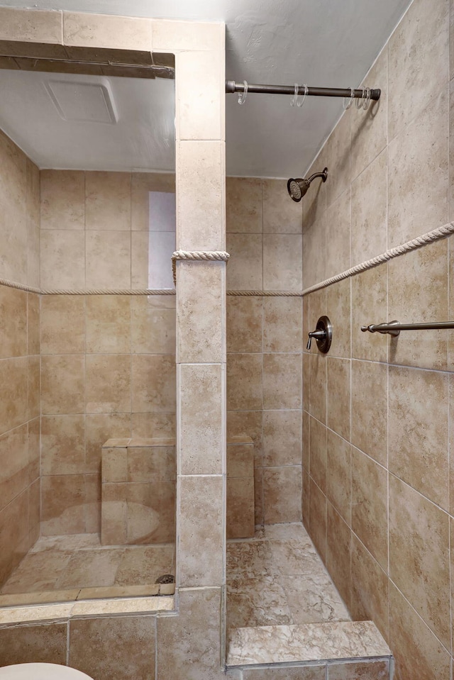 bathroom featuring a tile shower