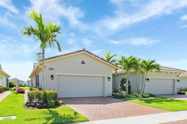 view of front of home featuring a front yard and a garage