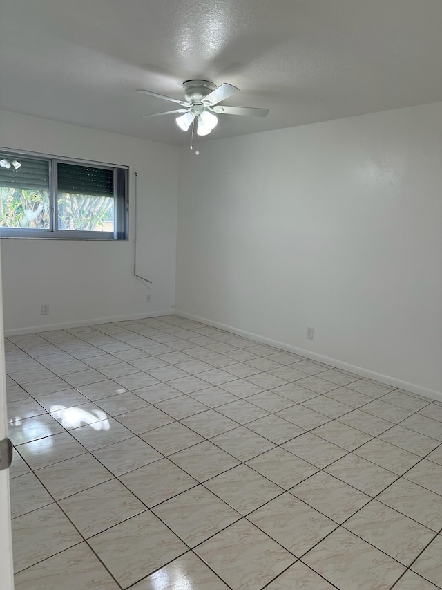 unfurnished room featuring light tile patterned floors and ceiling fan