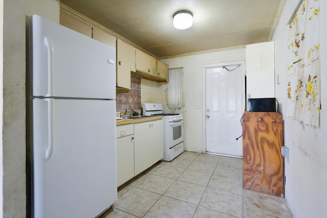 kitchen with white appliances, sink, backsplash, crown molding, and light tile patterned floors