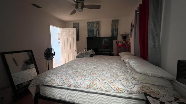 bedroom with ceiling fan