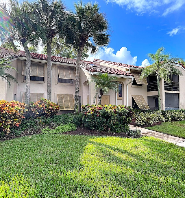 view of front of home with a front yard