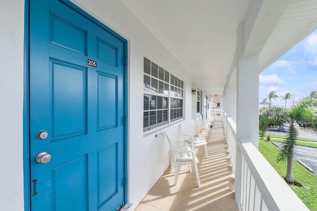 balcony featuring covered porch