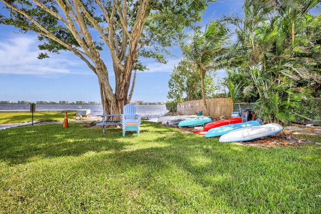 view of yard featuring a water view