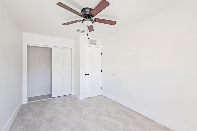 unfurnished bedroom featuring ceiling fan and a closet