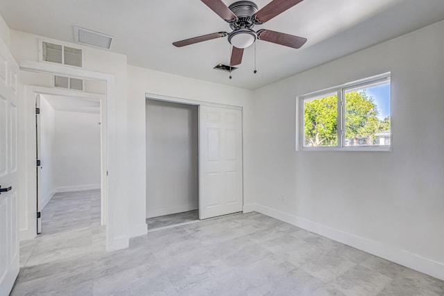 unfurnished bedroom with ceiling fan and a closet