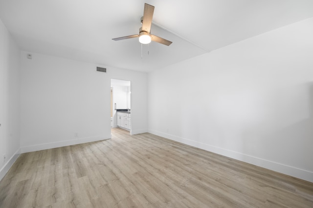 unfurnished room featuring light hardwood / wood-style flooring and ceiling fan