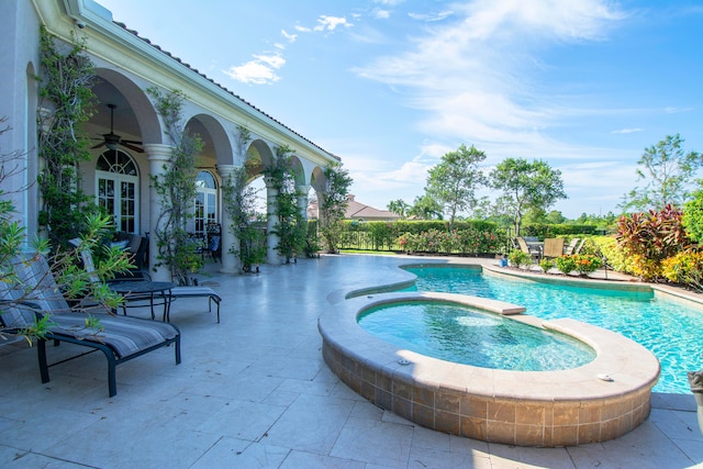 view of swimming pool with an in ground hot tub, a patio area, and ceiling fan