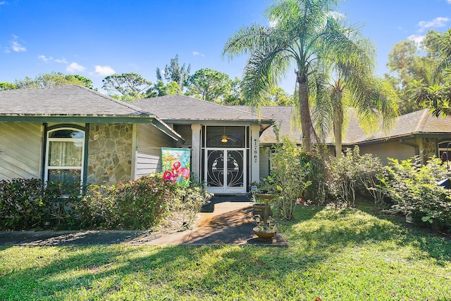 view of front of home featuring a front lawn