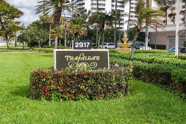 community sign with a yard