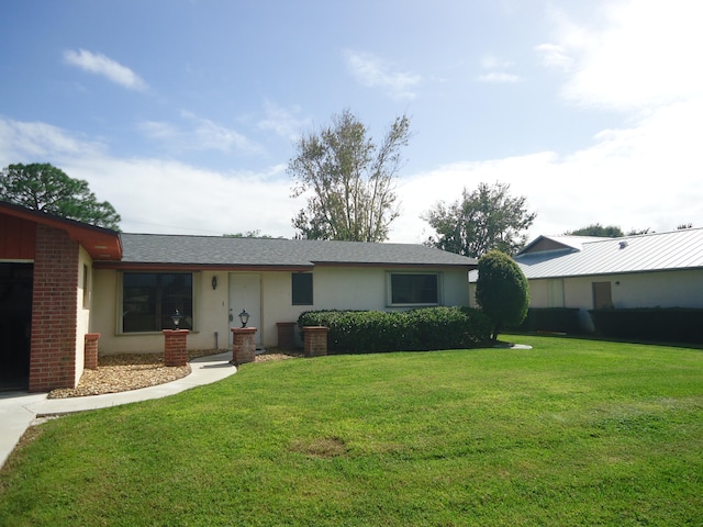 ranch-style home with a front yard