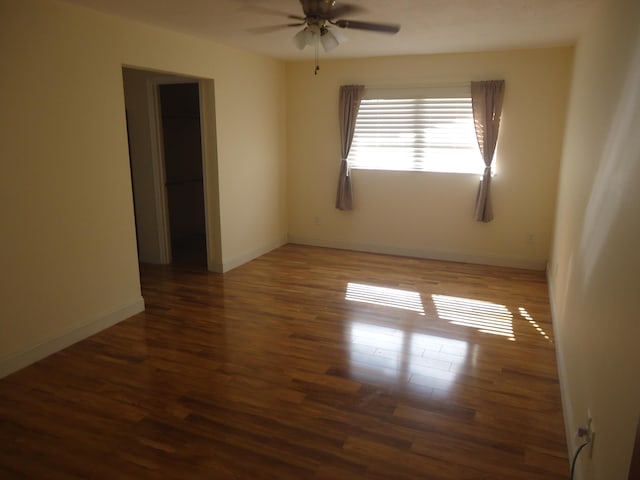 unfurnished room featuring dark hardwood / wood-style flooring and ceiling fan