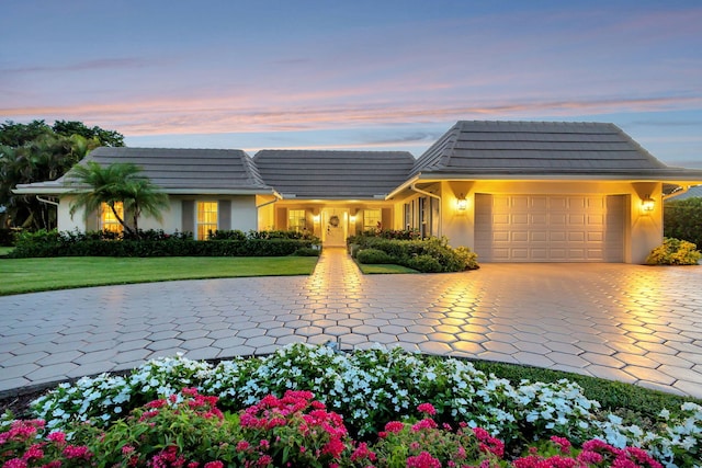 view of front of house featuring a lawn and a garage