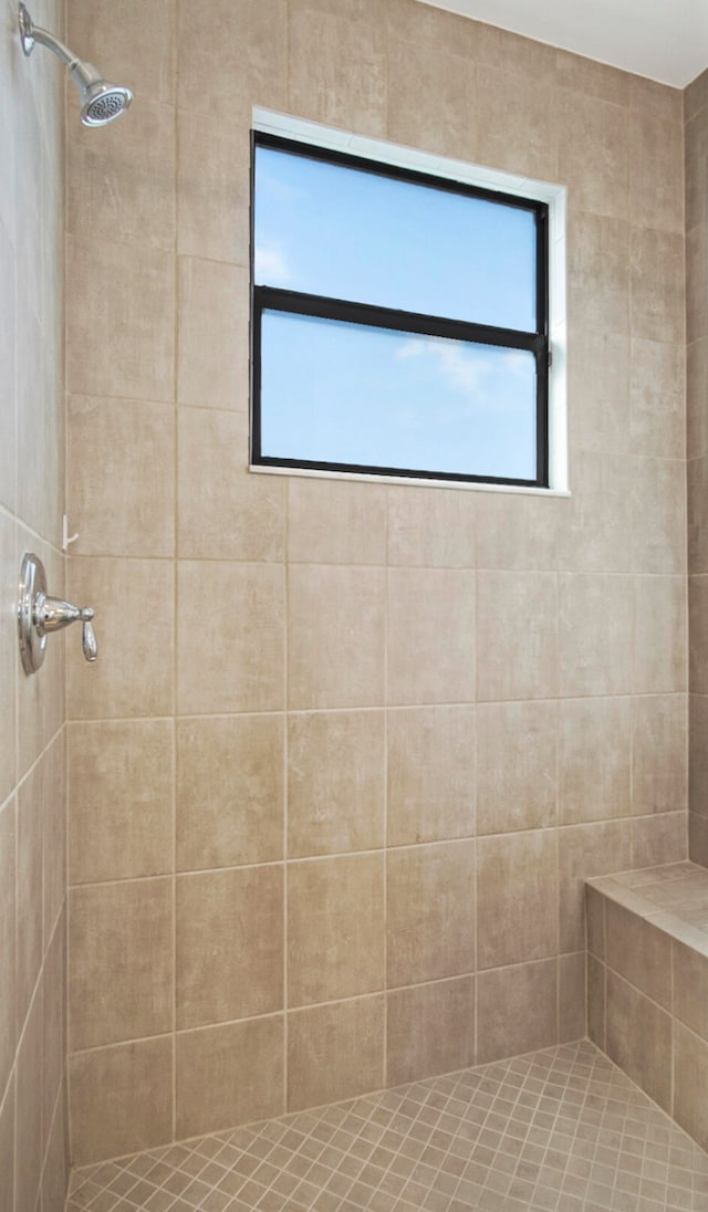 bathroom featuring tiled shower