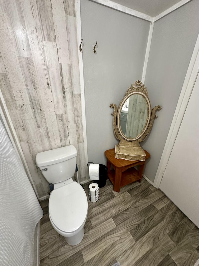 bathroom featuring toilet