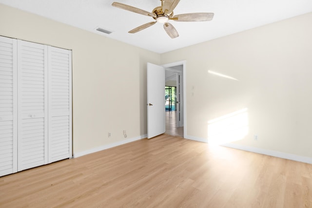 unfurnished bedroom with ceiling fan, light hardwood / wood-style floors, and a closet