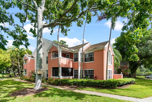 view of front of house with a front yard