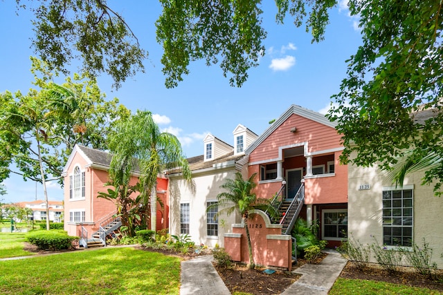 view of front of house featuring a front yard