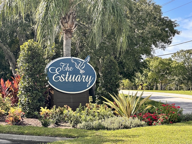 view of community / neighborhood sign