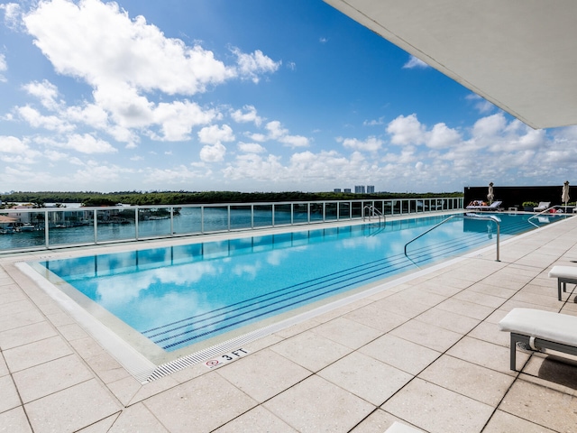 view of swimming pool