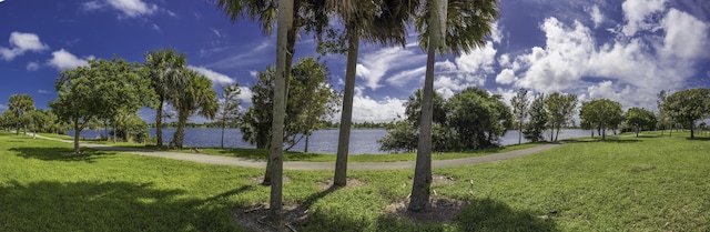 3040 Lake Osborne Dr Unit 106, Lake Worth Beach, FL 33461 - surrounding community with a water view and a lawn