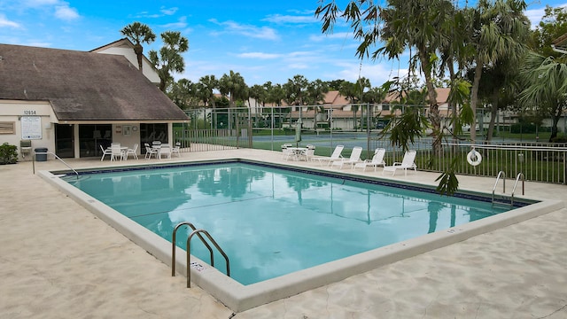 view of swimming pool