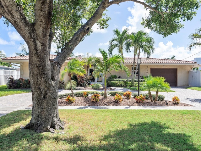 view of front of house with a front lawn and a garage