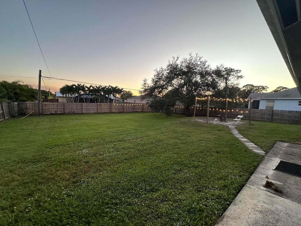 view of yard at dusk