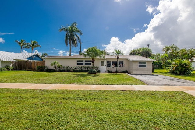 single story home with a front yard