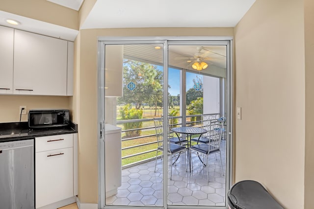 doorway with ceiling fan