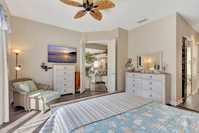 bedroom featuring dark wood-type flooring, ceiling fan, and a closet