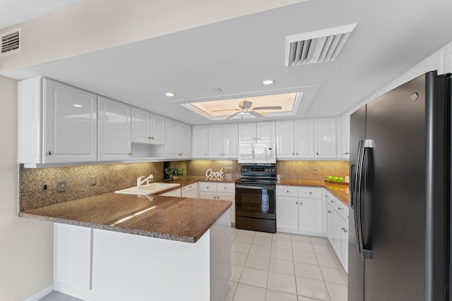 kitchen featuring black range with electric cooktop, kitchen peninsula, white cabinetry, ceiling fan, and stainless steel fridge with ice dispenser