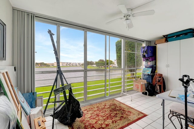 sunroom featuring ceiling fan