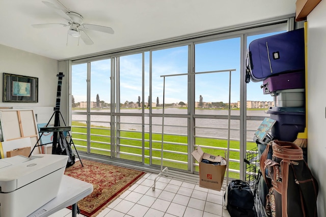 sunroom / solarium with ceiling fan