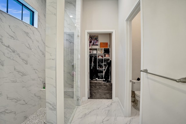 bathroom with toilet and tiled shower