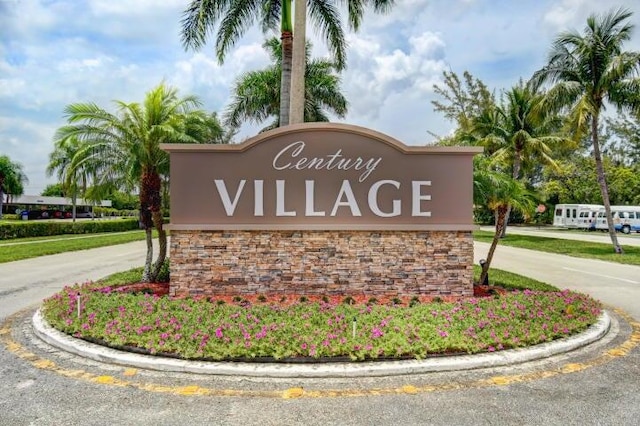 view of community / neighborhood sign