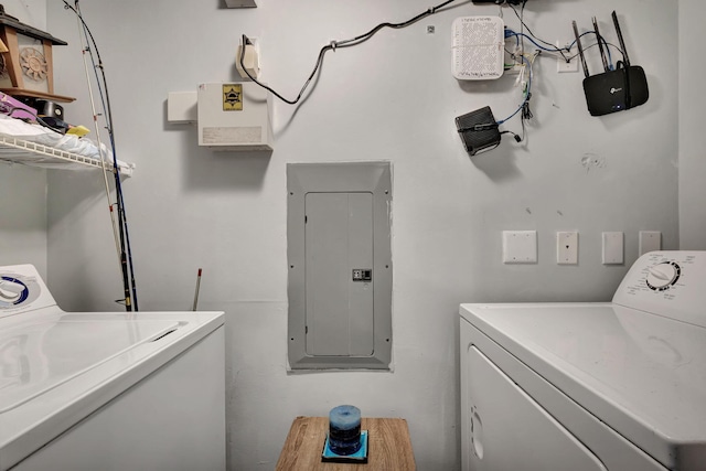 laundry room featuring electric panel and independent washer and dryer