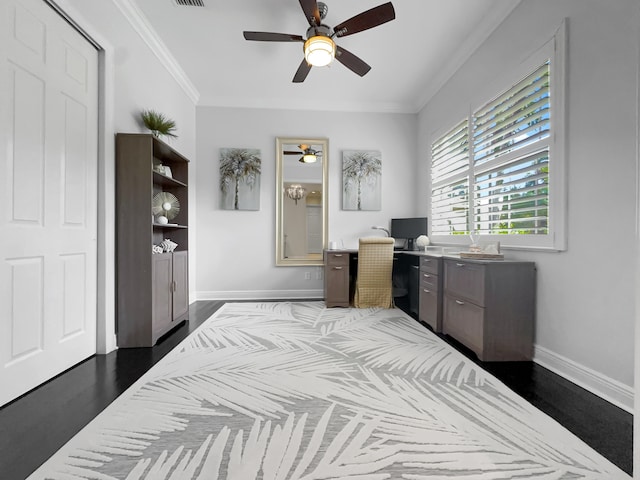 bedroom featuring light hardwood / wood-style flooring, crown molding, and ceiling fan