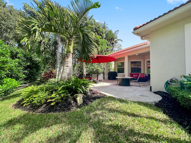 view of yard featuring a patio area