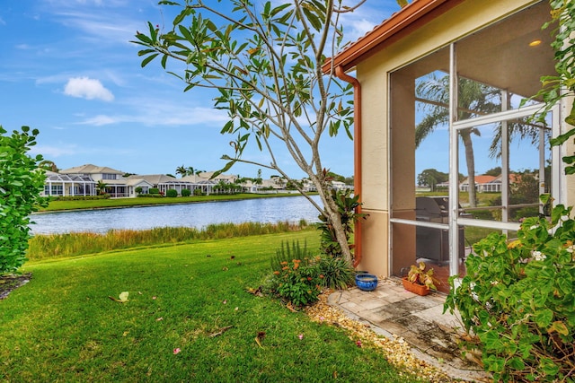 view of yard featuring a water view