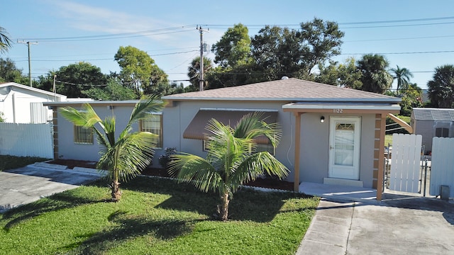 ranch-style house with a front yard